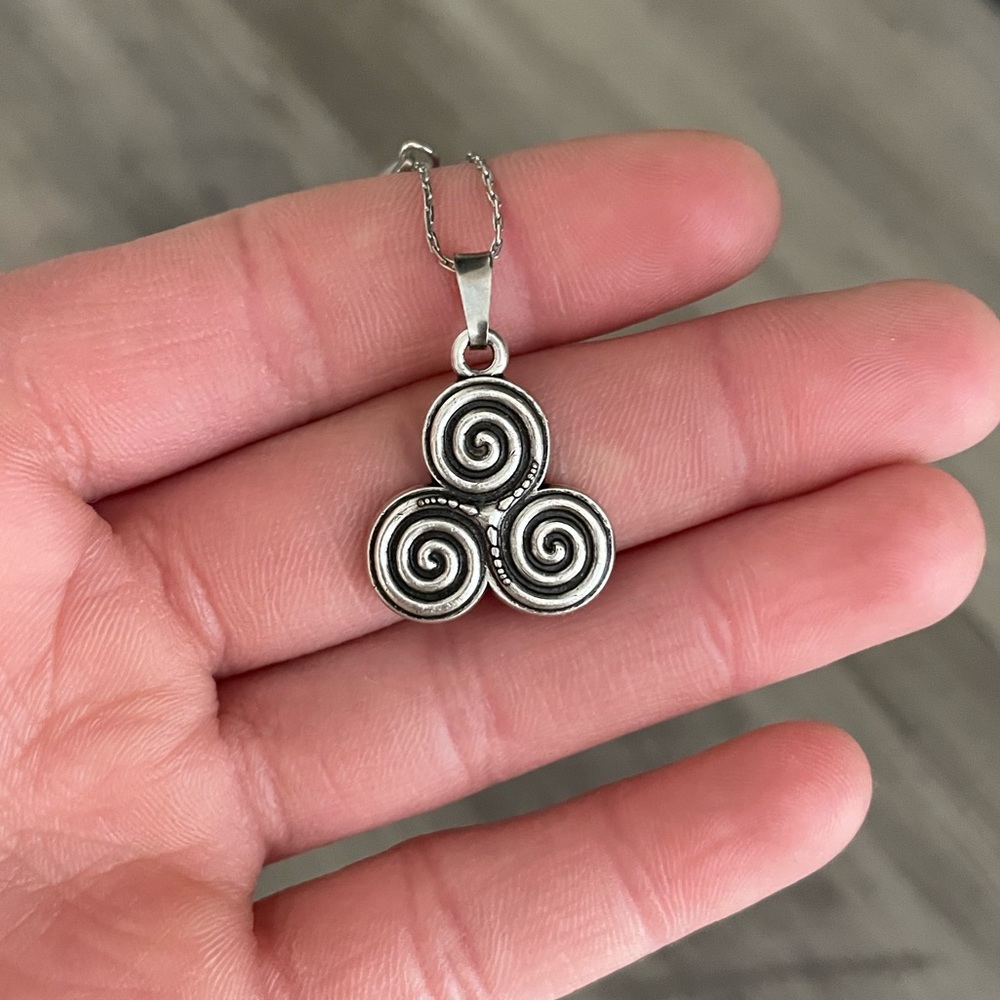 Alex & Ani Necklace 🌀